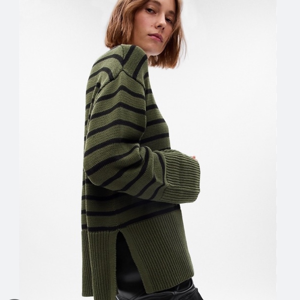 Gap split-hem crew neck sweater